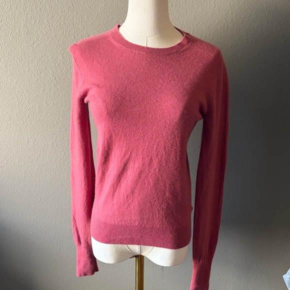 Uniqlo Sweaters - Cashmere Crewneck by Uniqlo Women's XXS Dusty Rose